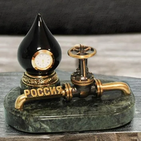 Винтажные настольные часы «Российская нефтяная промышленность» из бронзы и змеевика — необычный подарок