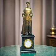 Настольные часы «Ф. Дзержинский» со змеевиком — красивый подарок — фотография 1