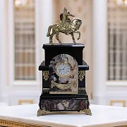 На память: Каминные часы «Юрий Долгорукий» из яшмы и долерита — фотография 1