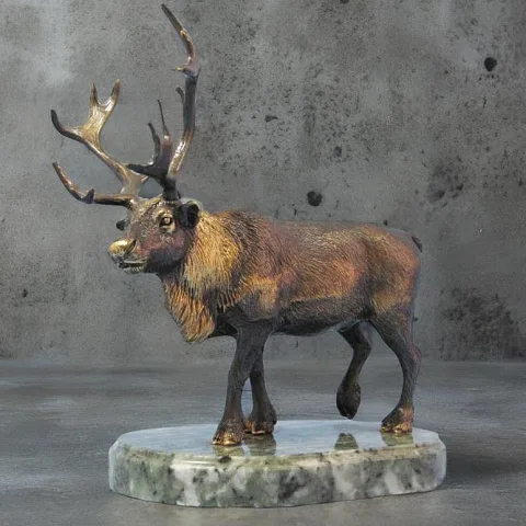Скульптура «Северный олень» из бронзы на камне — оригинальный подарок