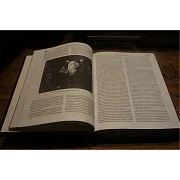 На память: Закон и справедливость — книга в коже — фотография 2