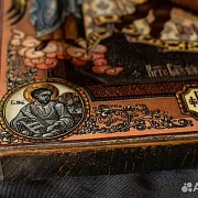 На память: Икона с ковчегом "Иисус с Евангелистами и Архангел — фотография 6