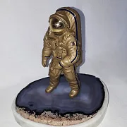 Бронзовая статуэтка «Космонавт» с агатом — оригинальный подарок — фотография 2