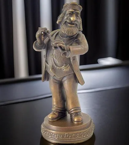 Бронзовая композиция «Флейтист» — необычный подарок