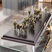 Диорама «Советская дивизионная артиллерия» из бронзы и ясеня, 1:35 — необычный подарок — фотография 1
