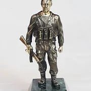 Подарочная статуэтка «Воин-интернационалист» из бронзы — фотография 2