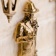 Настенное панно «Девушка с парнем» на ониксе — оригинальный подарок — фотография 3