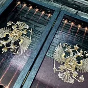 Нарды под стеклом «Герб России» — оригинальный подарок — фотография 3