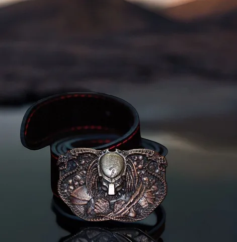 Подарочный ремень из натуральной кожи «Чужой»