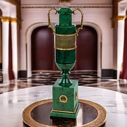 Ваза «Амфора» из малахита и яшмы — красивый подарок — фотография 1