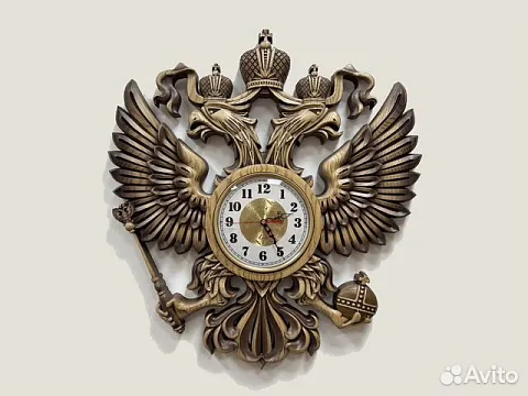 На память: Резные часы с гербом РФ из ясеня