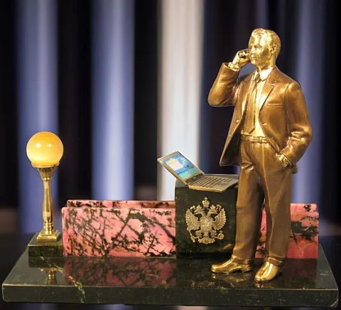 На память: Бронзовая композиция «Бизнесмен»