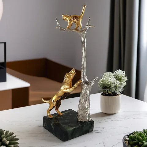 На память: Бронзовая карандашница "Кошка с собакой"