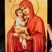 Подарочная икона деревянная "Богоматерь Почаевская" — фотография 4