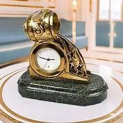 На память: Настольные часы с бронзовым литейным ковшом — фотография 1