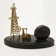 Часы с нефтяной вышкой и качалкой — оригинальный подарок — фотография 3