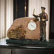 Настольные часы «Счастливого пути» с путейщиком — необычный подарок — фотография 1