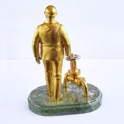 Подарочная бронзовая статуэтка «Работник ЖКХ» на змеевике — фотография 2
