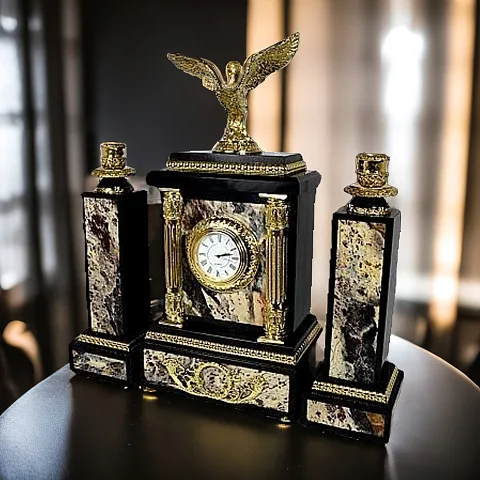 На память: Каминные часы «Орел» из яшмы с двумя подсвечниками