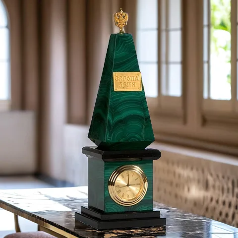 Памятная стела «Европа — Азия» с часами из малахита — красивый подарок